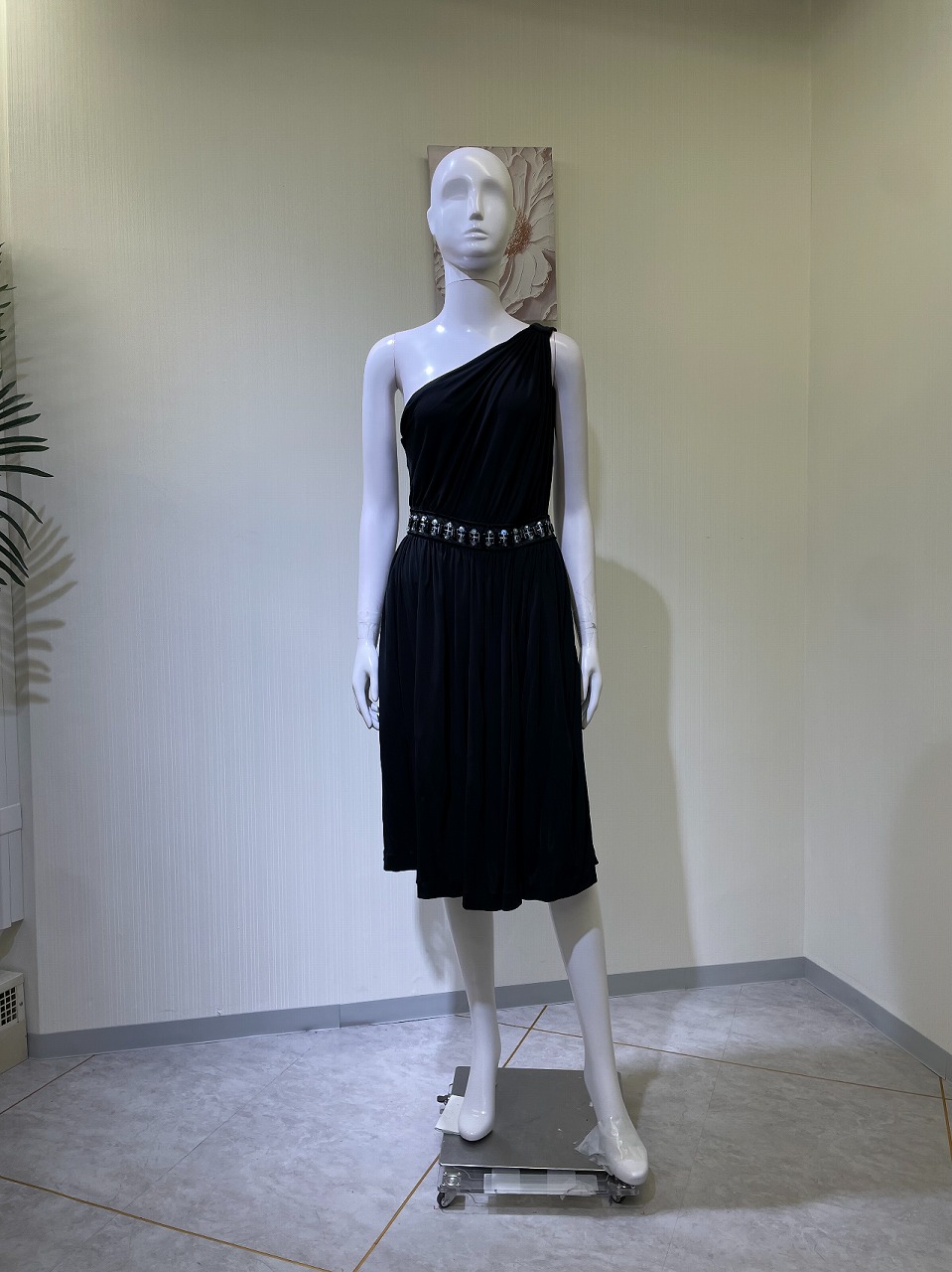 【レンタルドレス 4218】ワンショルダー×スパンコールビーズフレアミディアムドレス ブラック【DOLCE＆GABBANA】